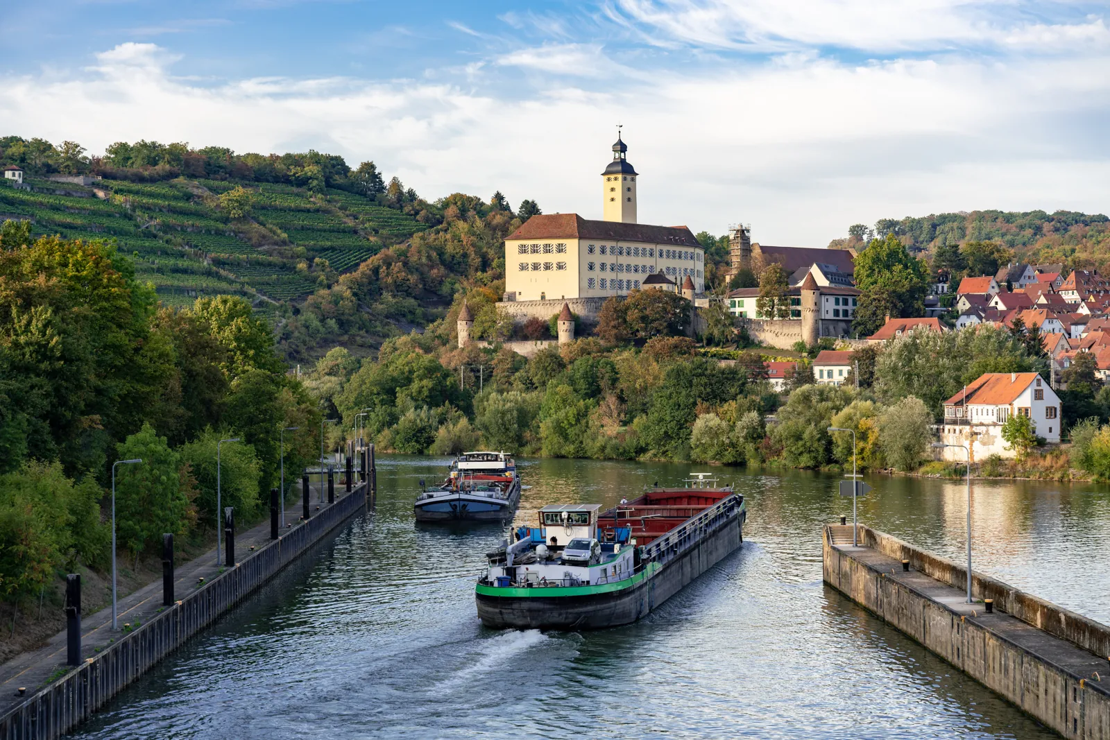 Burg Guttenberg über dem Neckar bei Haßmersheim