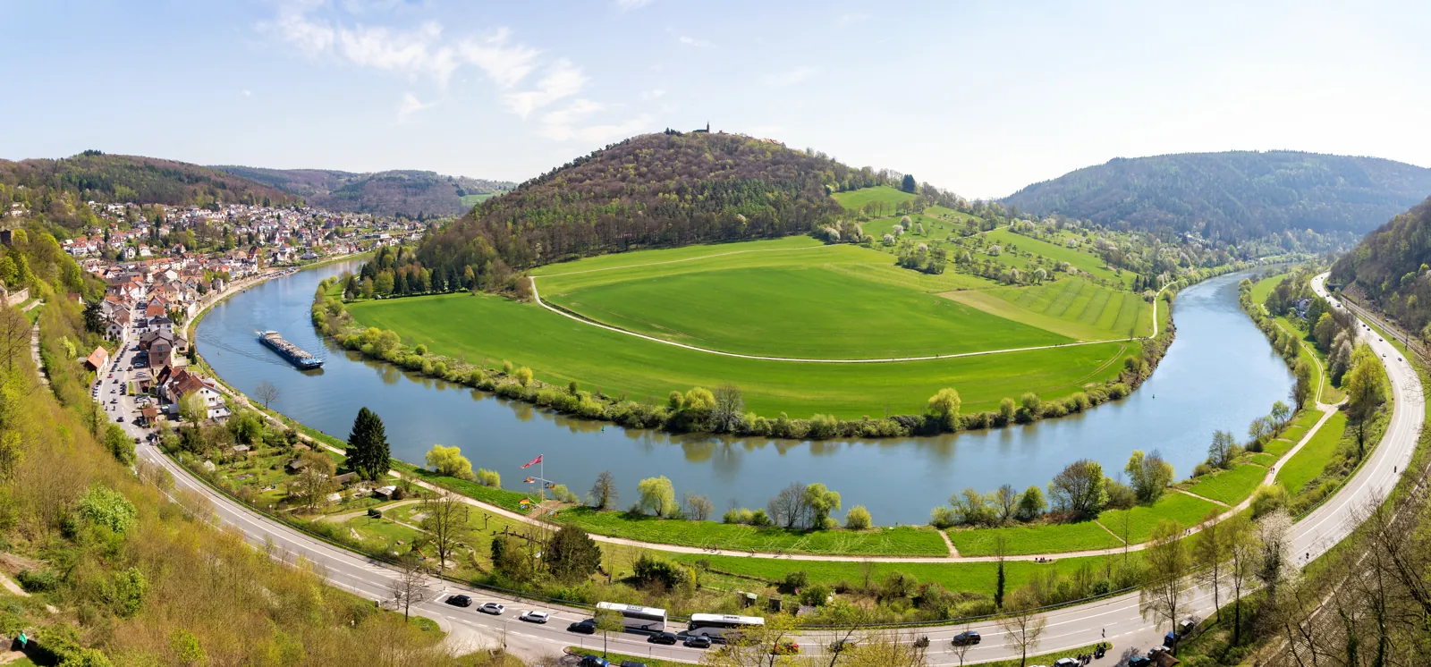 Neckartal mit Burgen entlang der Burgenstraße und dem Neckartalradweg