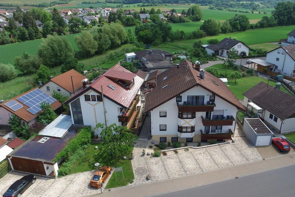 Ferienwohnungen Gundelsheim - Luftbild Ferienwohnungen und Monteurzimmer in Gundelsheim - Luftbild der Häuser