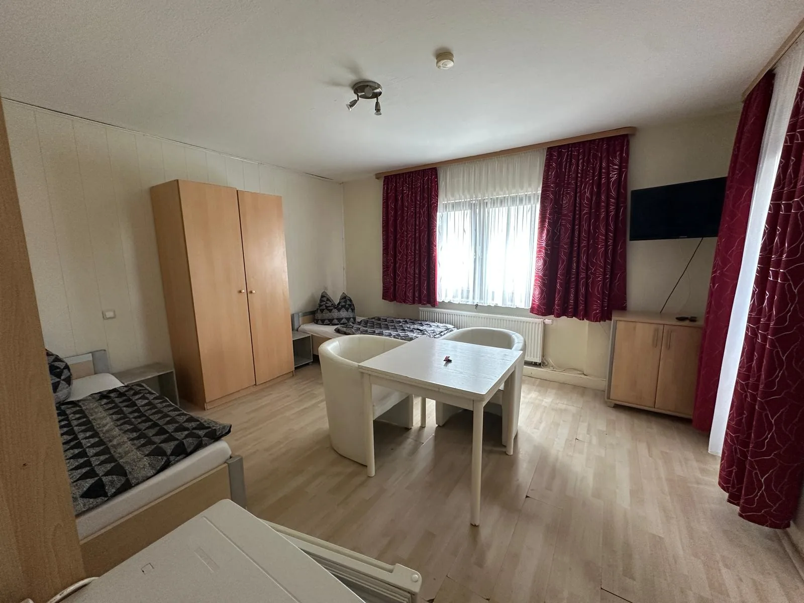 Helles Zweibettzimmer im Haus 101 in Gundelsheim