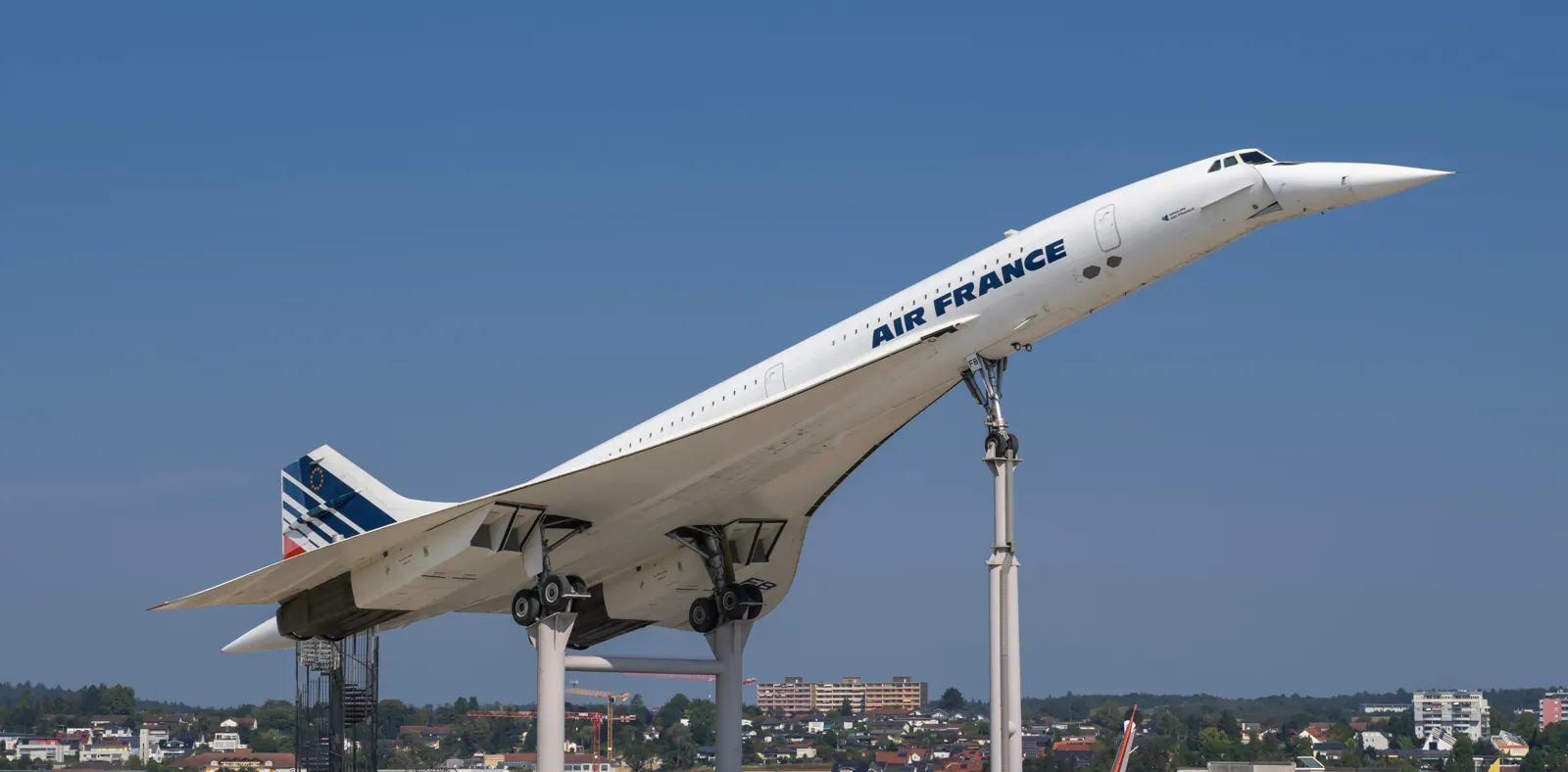 Technik Museum Sinsheim mit Concorde und Flugzeugen